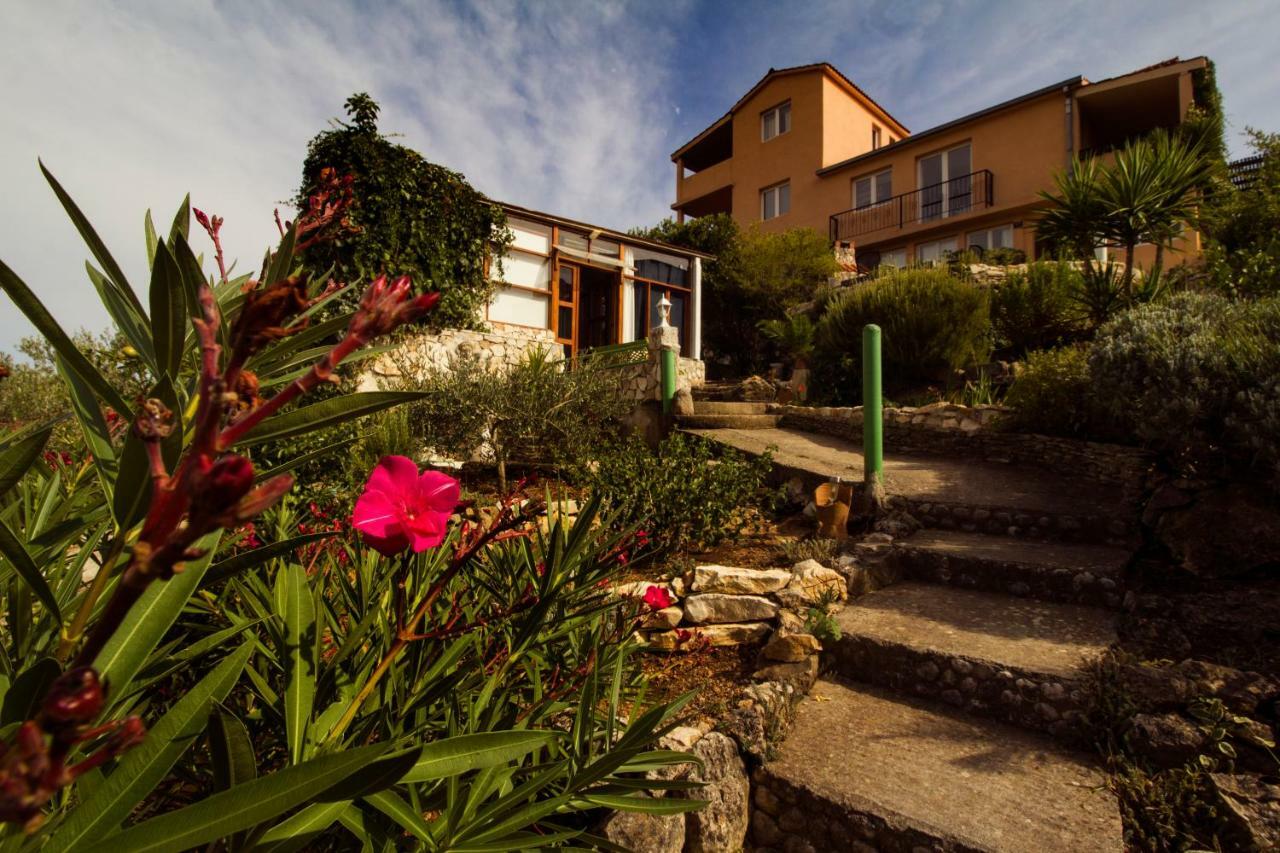 Apartments-Estate Under The Paintbrush Vis Exterior foto