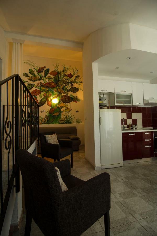 Apartments-Estate Under The Paintbrush Vis Exterior foto